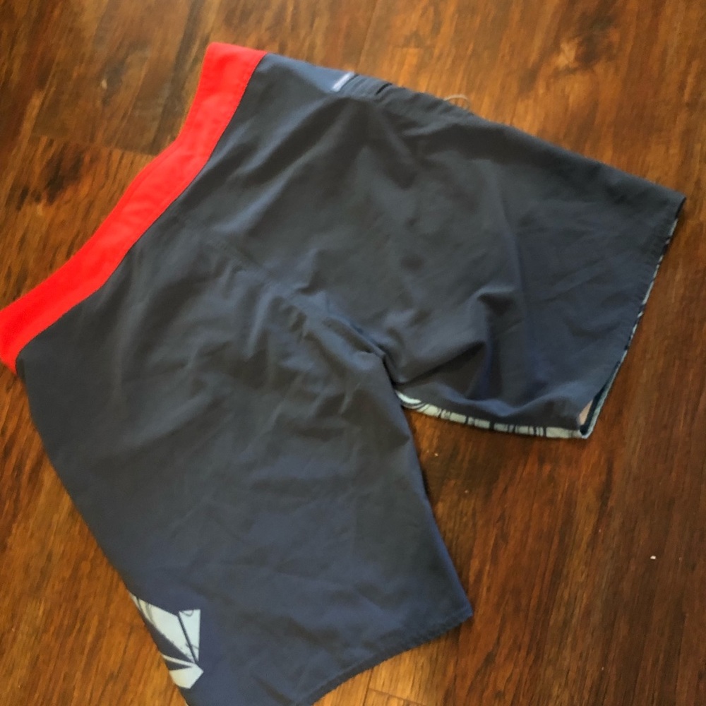 Volcom | Mod Tech Board Shorts | 30 - Picture 4 of 5